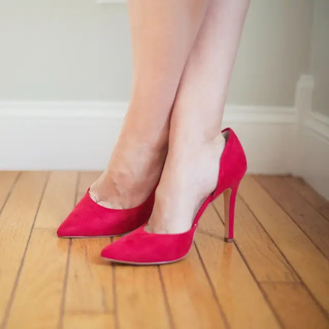 Fuchsia pointed pumps