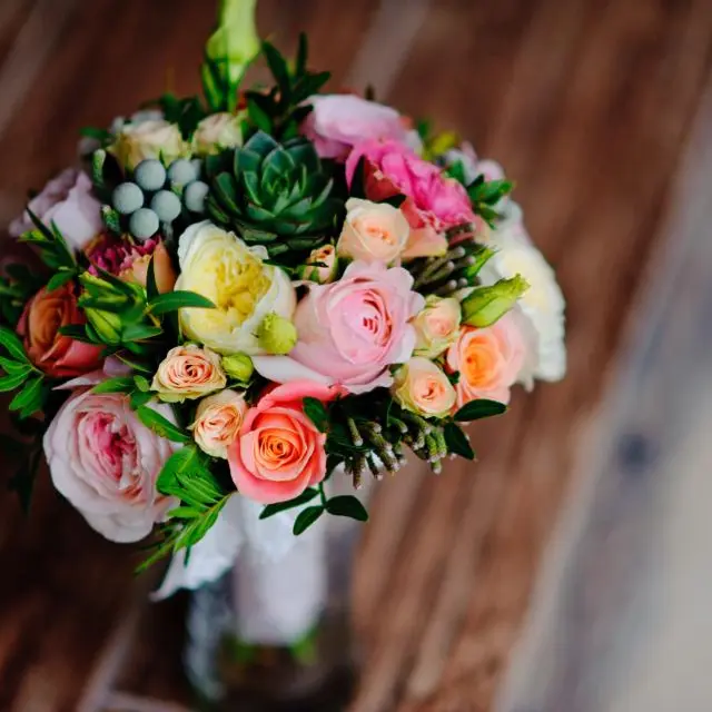 Mixed rose and succulent bouquet