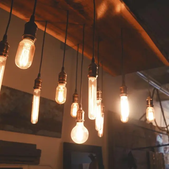 Multi-bulb filament pendant