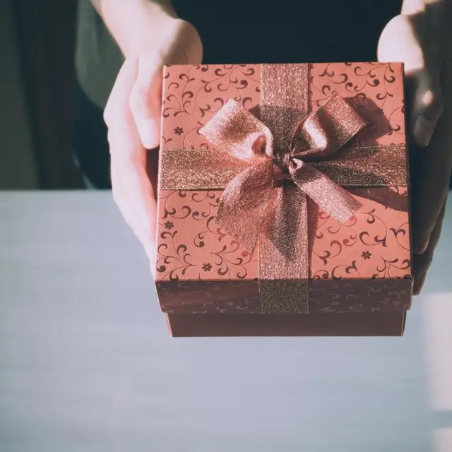 Rose patterned gift box