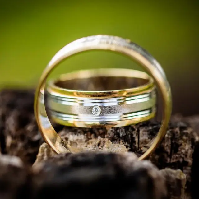 Two-tone wedding bands