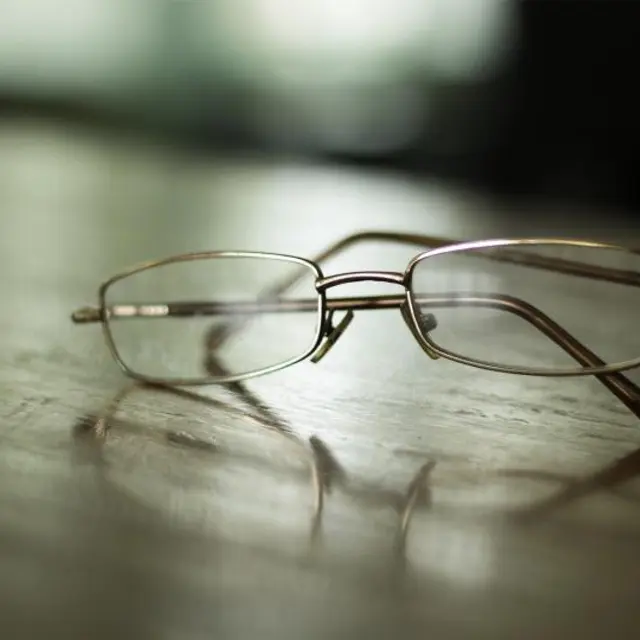 Thin metal rectangular frames