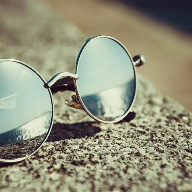 Round mirrored metal sunglasses